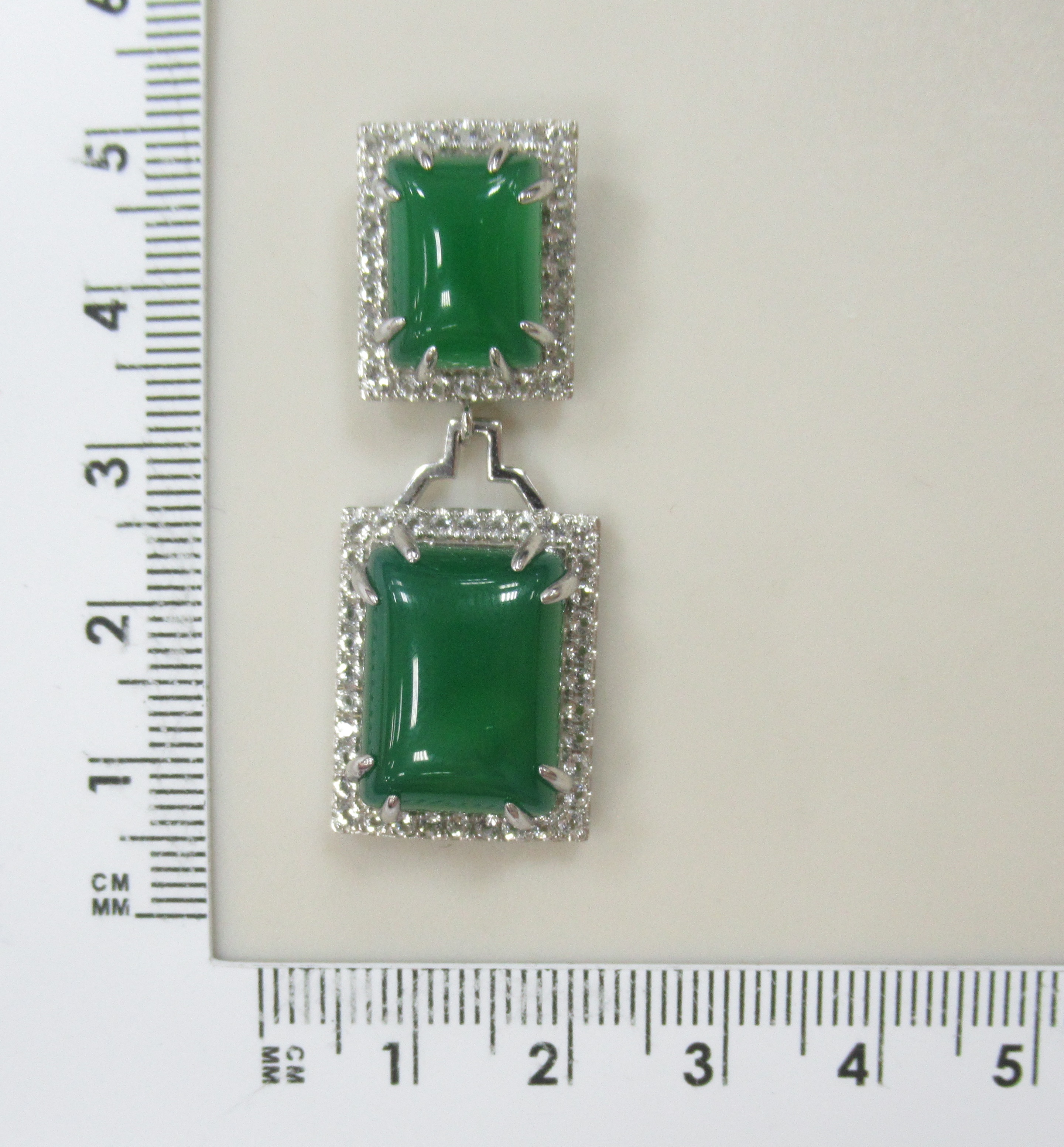 Серебряная подвеска с зелеными халцедонами